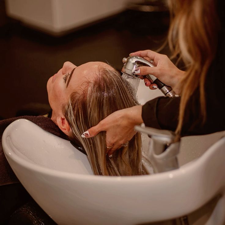 Long, airy layers with shine